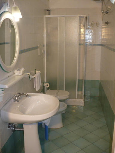 Bathroom 4, Hotel Savoia, Napoli