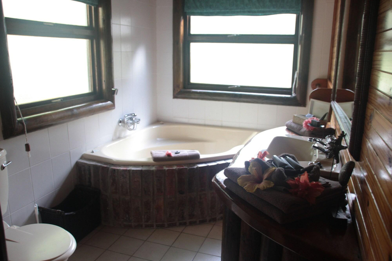 Bathroom 4, Tsitsikamma Lodge and Spa, Cacadu