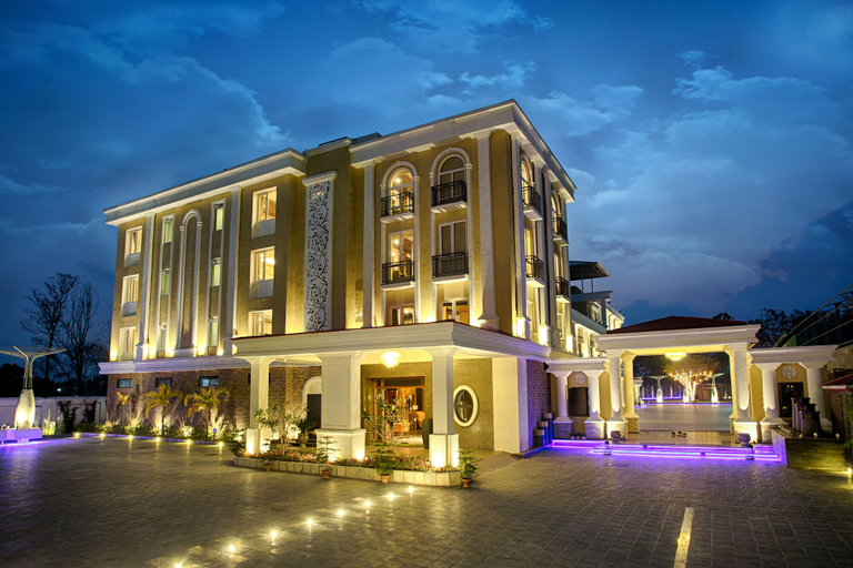 Exterior & Views