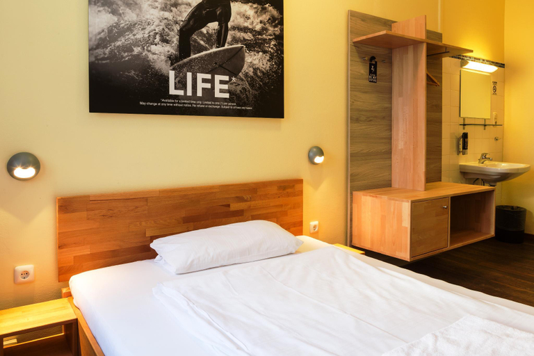 Bedroom, Euro Youth Hotel, München