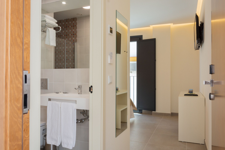 Bathroom 5, Hostal La Mina, Cádiz