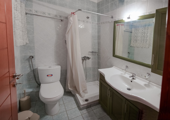 Bathroom, Luxury City Center Apartment, Thessaly