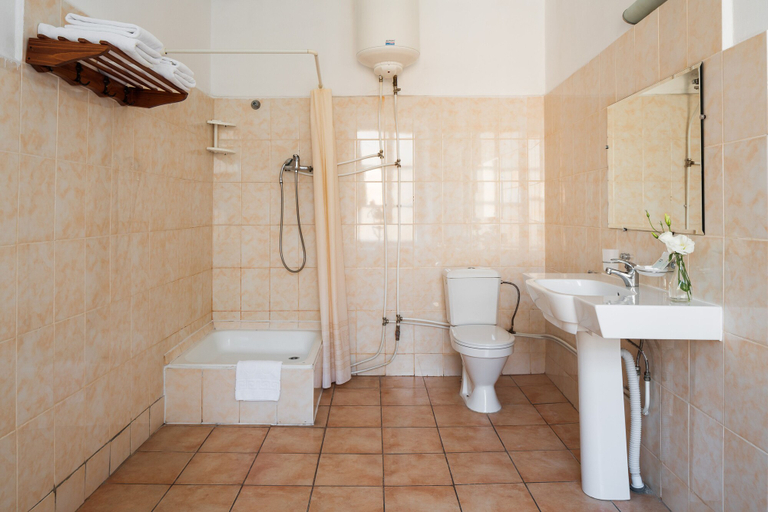 Bathroom 4, Tsentralnaya Hotel, Odes'ka