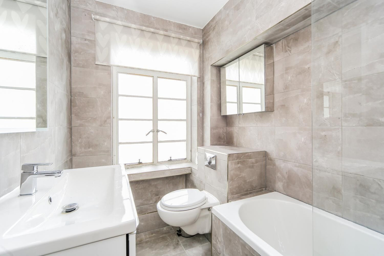 Bathroom, Luxury Baker Street Apartment, London