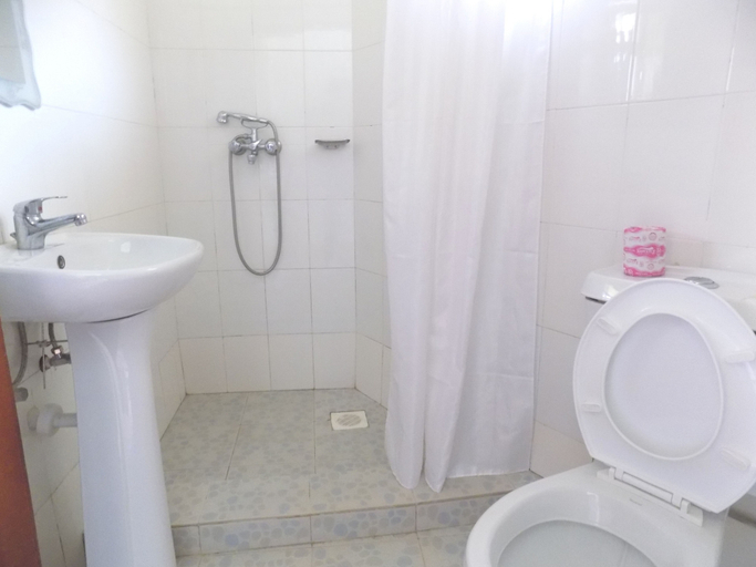 Bathroom 3, Plain Springs Hotel, Kumi