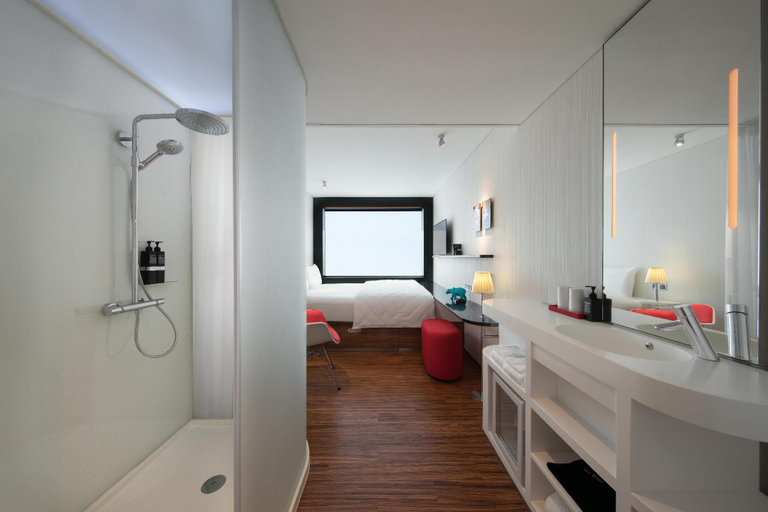 Bathroom 5, citizenM Shanghai Hongqiao, Shanghai