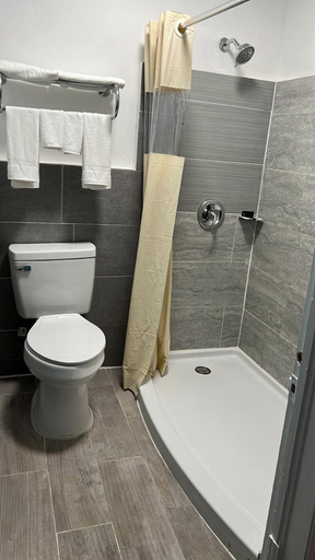 Bathroom 5, Imperial Inn, Morgan