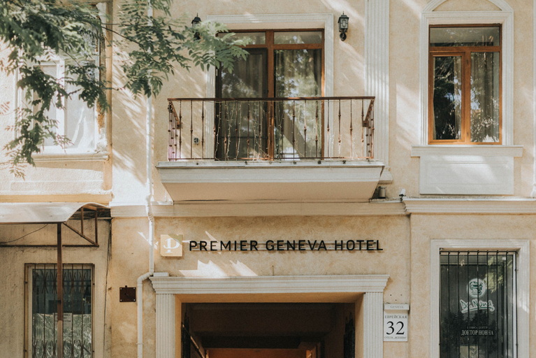 Exterior & Views