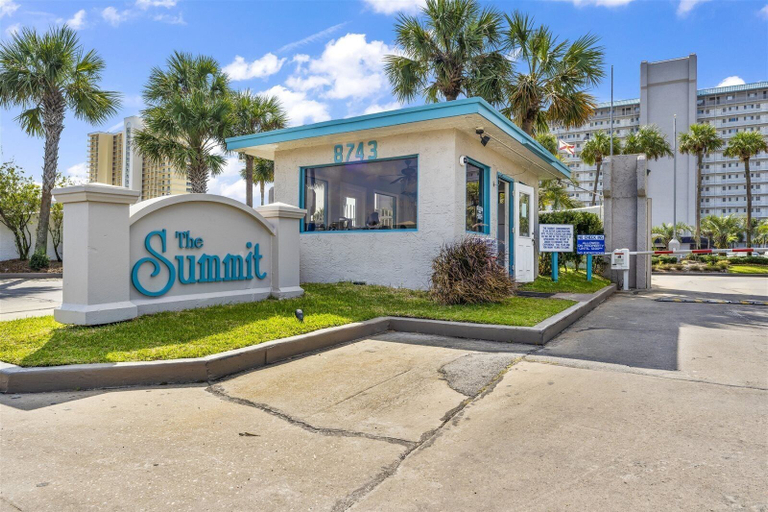 Exterior & Views 1, The Summit 1222, Bay