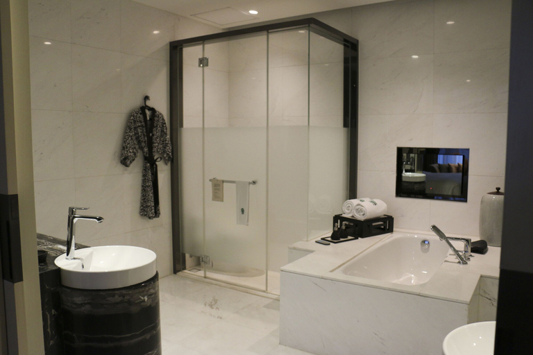 Bathroom 5, Banyan Tree Tianjin Riverside, Tianjin
