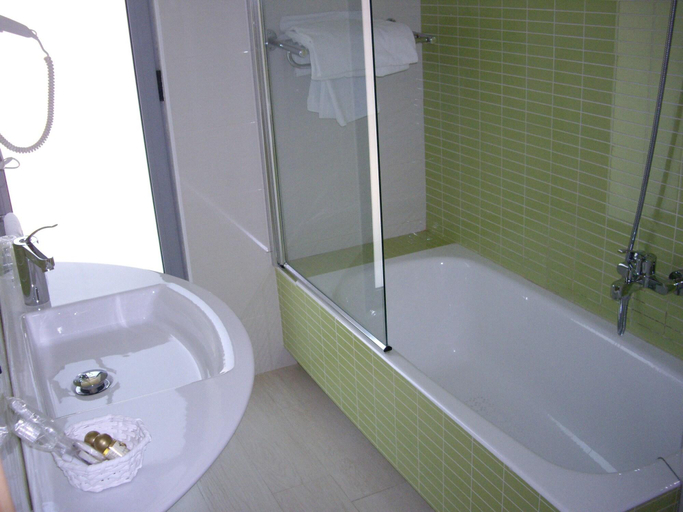 Bathroom 3, Hotel La Traina, Cantabria