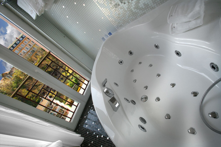 Bathroom 5, Hotel Princesse Flore, Puy-de-Dôme
