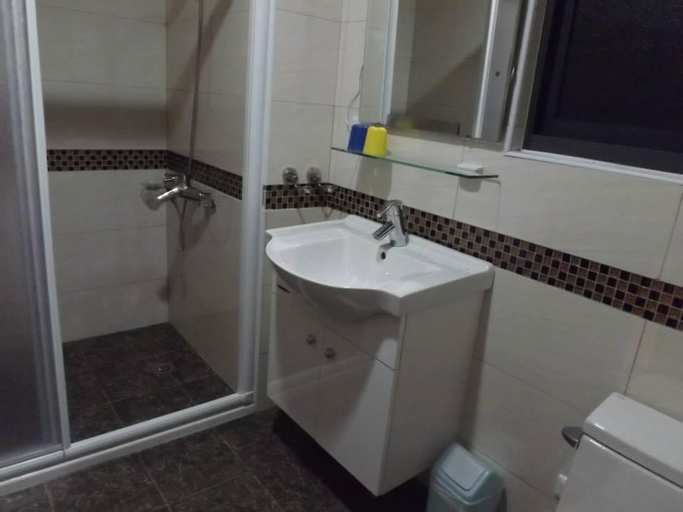 Bathroom 5, Corner No.56 Guest House, Pingtung