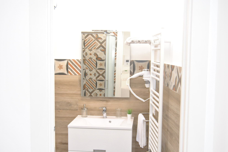 Bathroom 4, Agrigento Centre - 1-bed Apartment - Sleeps 4, Agrigento