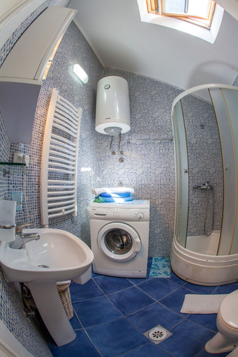 Bathroom 4, Old Town Apartment Dan