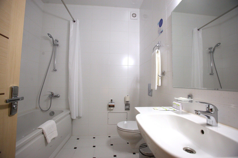 Bathroom 3, Aerootel Krasnodar, Krasnodar gorsovet