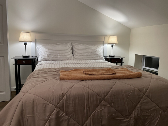 Bedroom 3, Entire Unit-5min to M&TBank Camden Yards, Baltimore