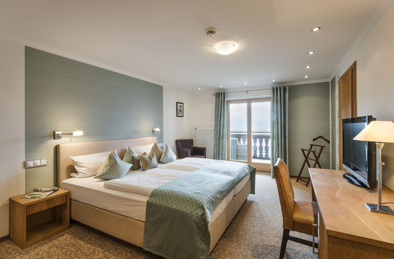 Bedroom 2, Der Westerhof Tegernsee Hotel, Miesbach