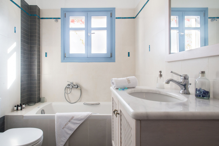 Bathroom 4, Theros Houses, South Aegean