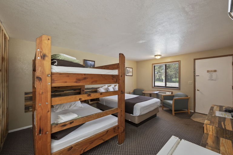 Bedroom 2, Birch Glen Lodge, Valley