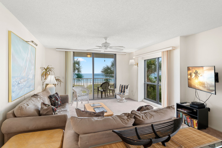 Others 1, The Chambre 205, Pinellas
