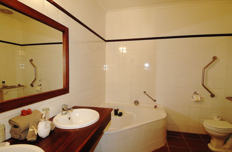 Bathroom 4, Tzaneen Country Lodge, Mopani