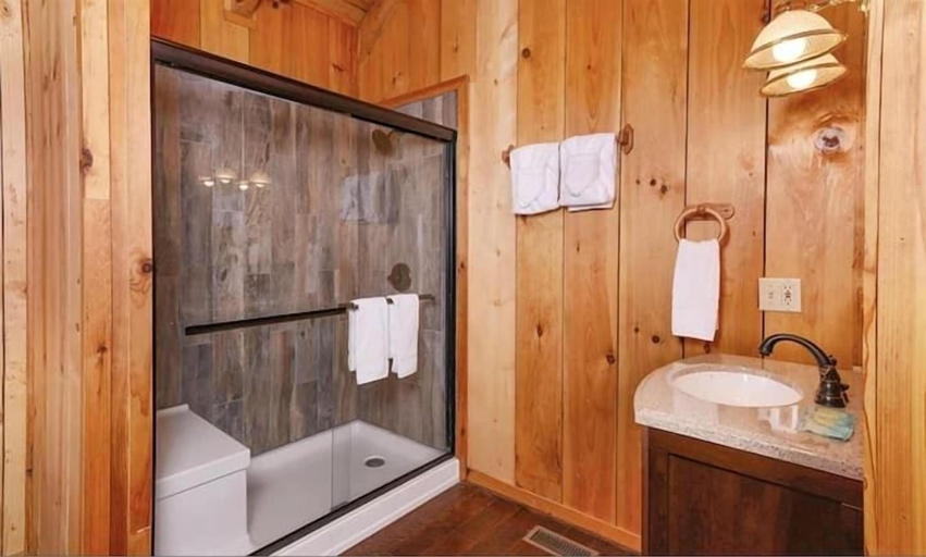 Bathroom, Moonshine Holler, Sevier