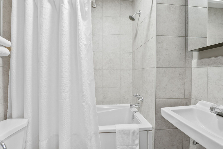 Bathroom 3, Le Manoir Lac-Etchemin, Les Etchemins