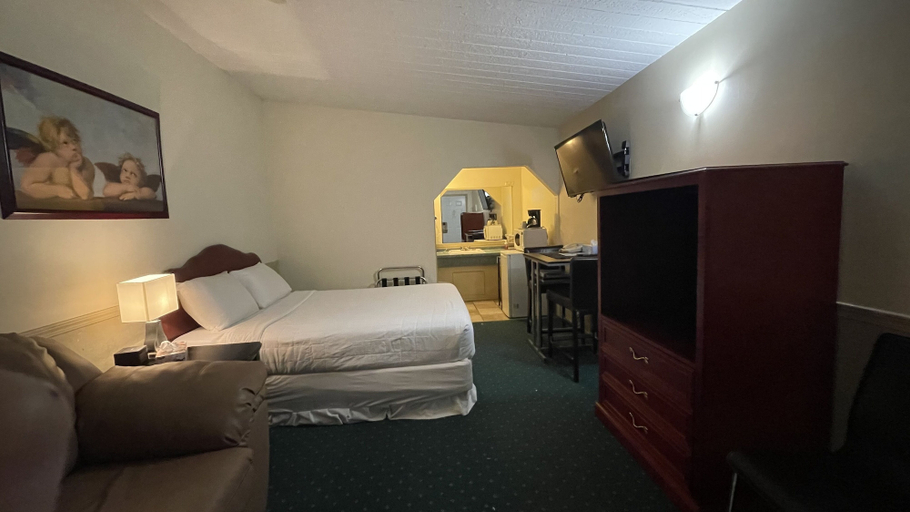 Bedroom 2, Centre Suite Inns Motel, Division No. 12
