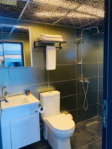 Bathroom 4, deperlas, Merkez
