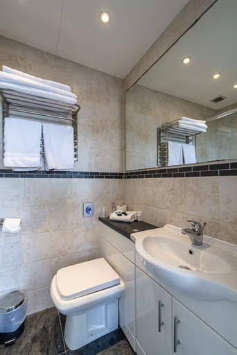 Bathroom 4, Hamiltons Boutique Hotel, Southend-on-Sea