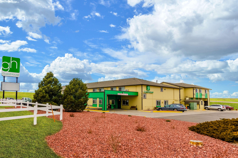 Exterior & Views 2, Cheyenne Guest Inn, Laramie