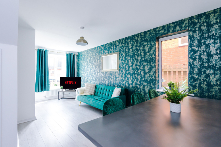 Others 5, 5 Bed House Manchester by MCR Dens, Tameside