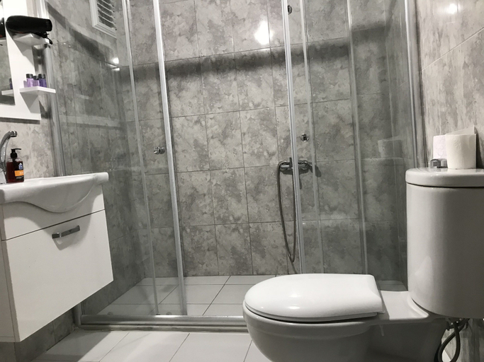 Bathroom 2, Beyzen Suit Apart, Merkez