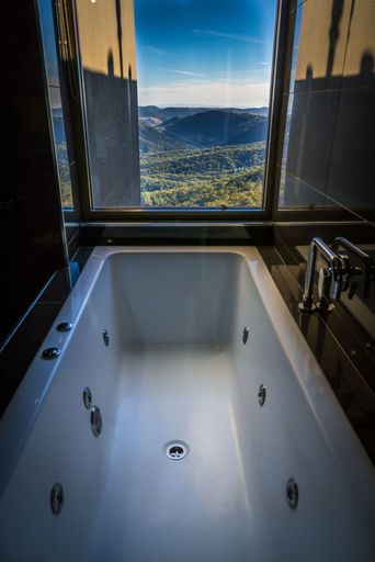 Bathroom 4, Binna Burra Sky Lodges, Tamborine Mountain