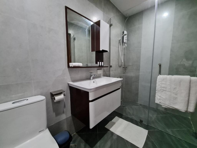 Bathroom 5, Staycation Hotel, San Jose City