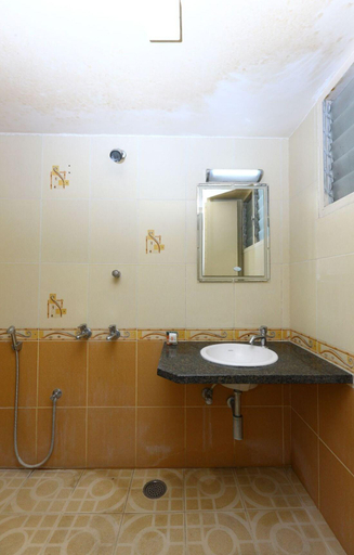 Bathroom 4, Navaratna By Omatra Hotels, Coimbatore