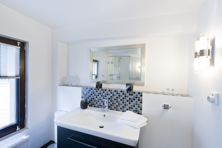 Bathroom 5, Essgold, Mettmann