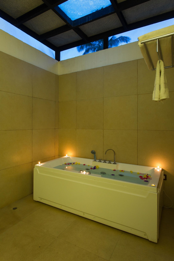Bathroom 4, Heritage Resort Hampi, Bellary
