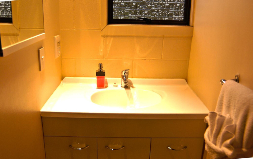 Bathroom 3, Barcelona Motel, Taupo
