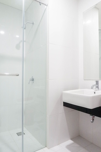 Bathroom 2, Spacious 1BR Apartment at Praxis, Surabaya