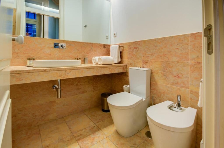 Bathroom 4, Casas da Baixa - Jules & Madeleine, Lisbon