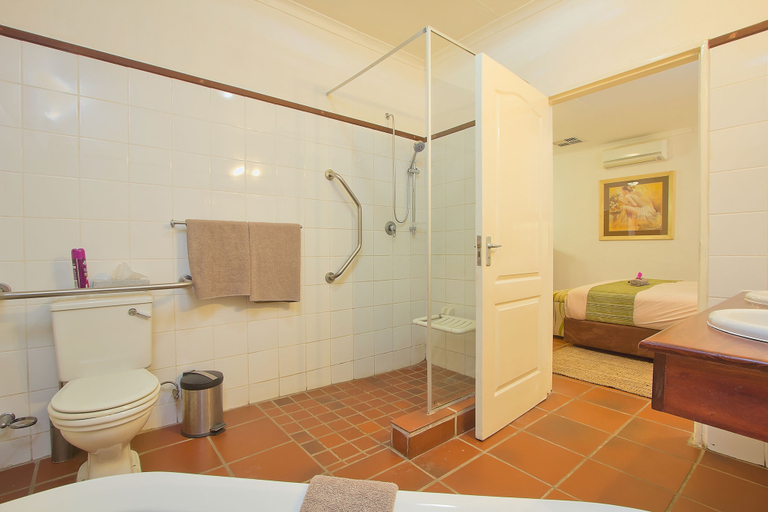 Bathroom 4, Tzaneen Country Lodge, Mopani