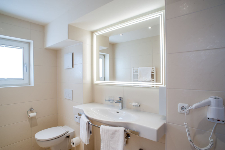 Bathroom 4, Hotel Rumer Hof, Innsbruck Land