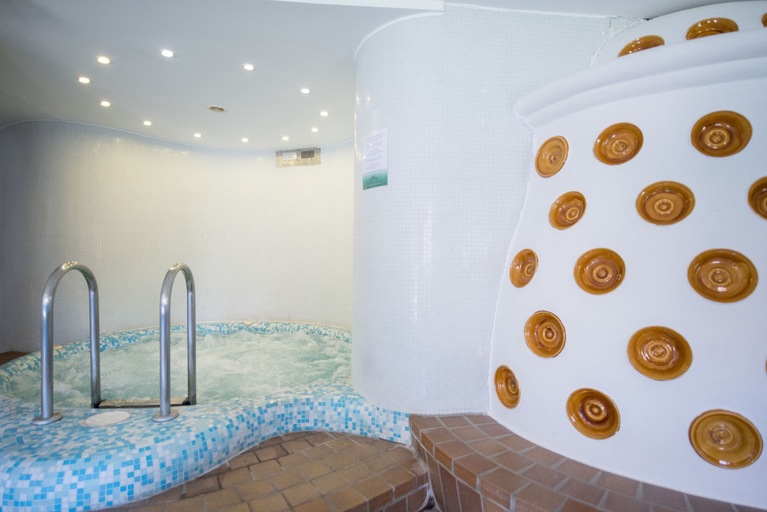 Bathroom 3, Abbázia Country Club, Lenti