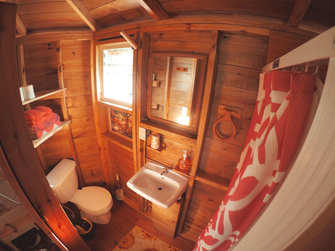 Bathroom 4, The Green Valley Inn