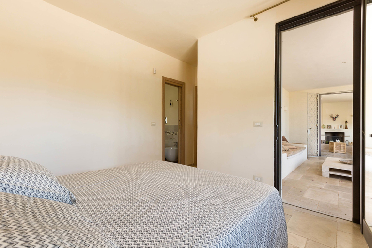 Bedroom 3, Villa Dahlia, Brindisi