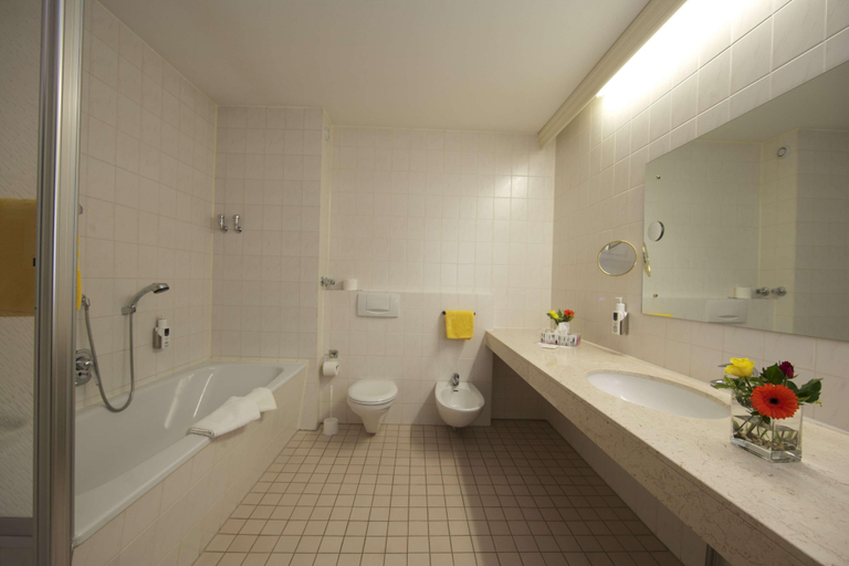 Bathroom 4, Hotel Jägerhof, Region Hannover