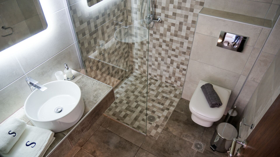 Bathroom 3, Sinodinos Deluxe Apartments, Central Macedonia