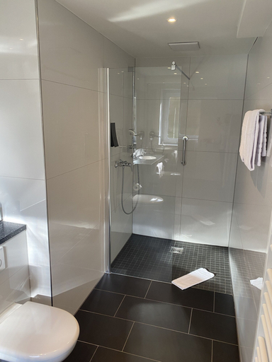 Bathroom 5, Mirage City Hotel Stuttgart, Stuttgart